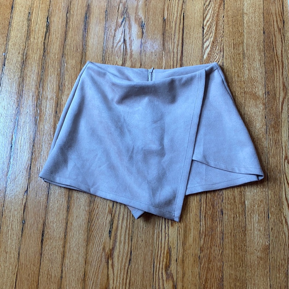 Cream skort